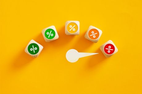 Foto: Tachometer mit Pfeil der den höchsten Prozentsatz anzeigt